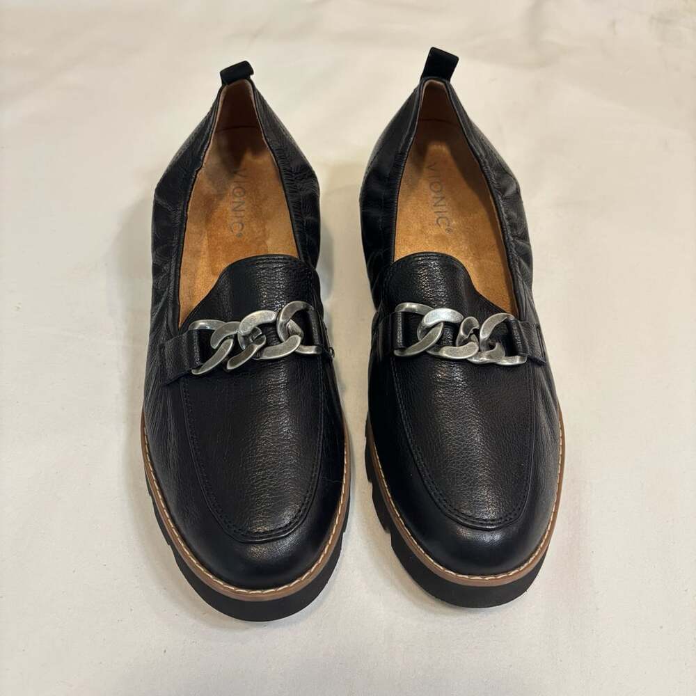Vionic Cynthia Black Chain Loafer Shoes Size 8 Orthotic Support Lug Sole